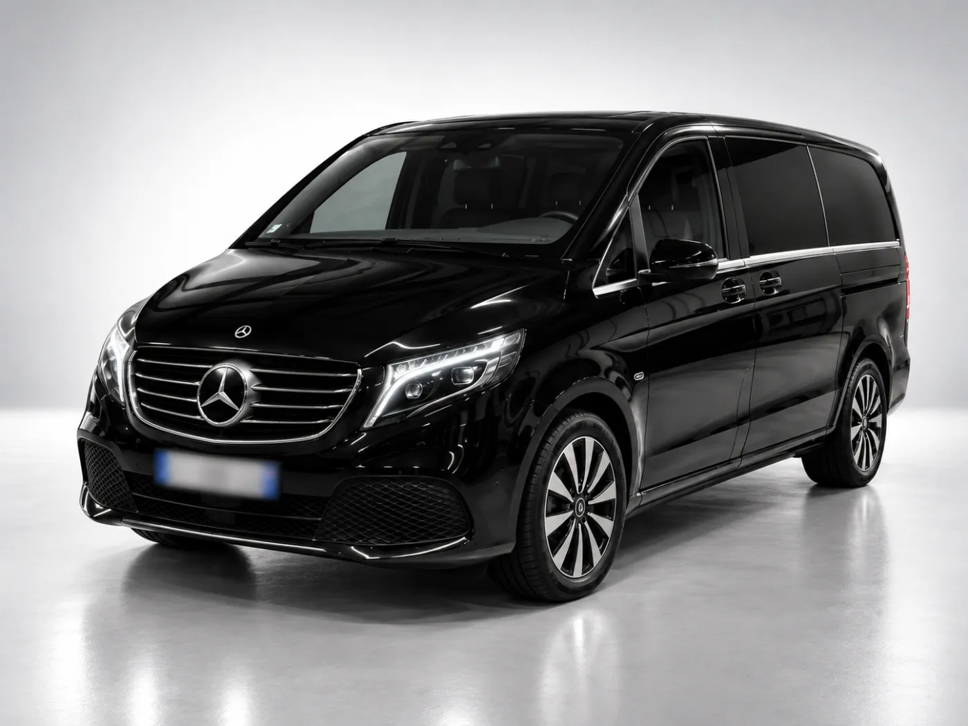 Mercedes-Benz Classe V noire, vue extérieure
