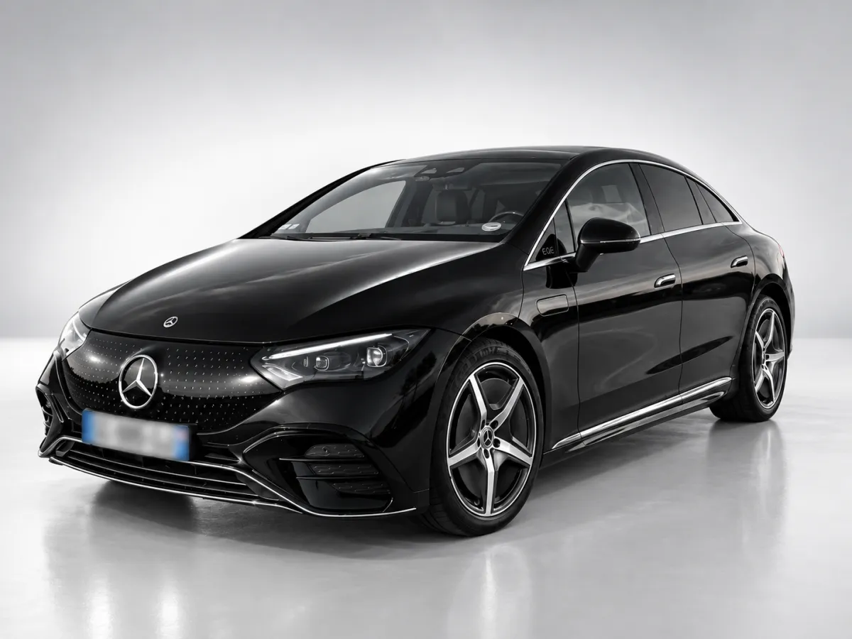 Mercedes-Benz EQE 350 noire, vue extérieure